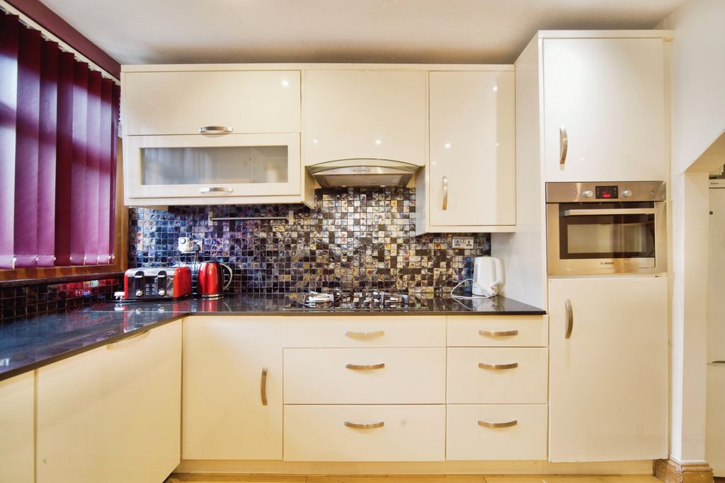 Property photo 2 of 15 Kitchen