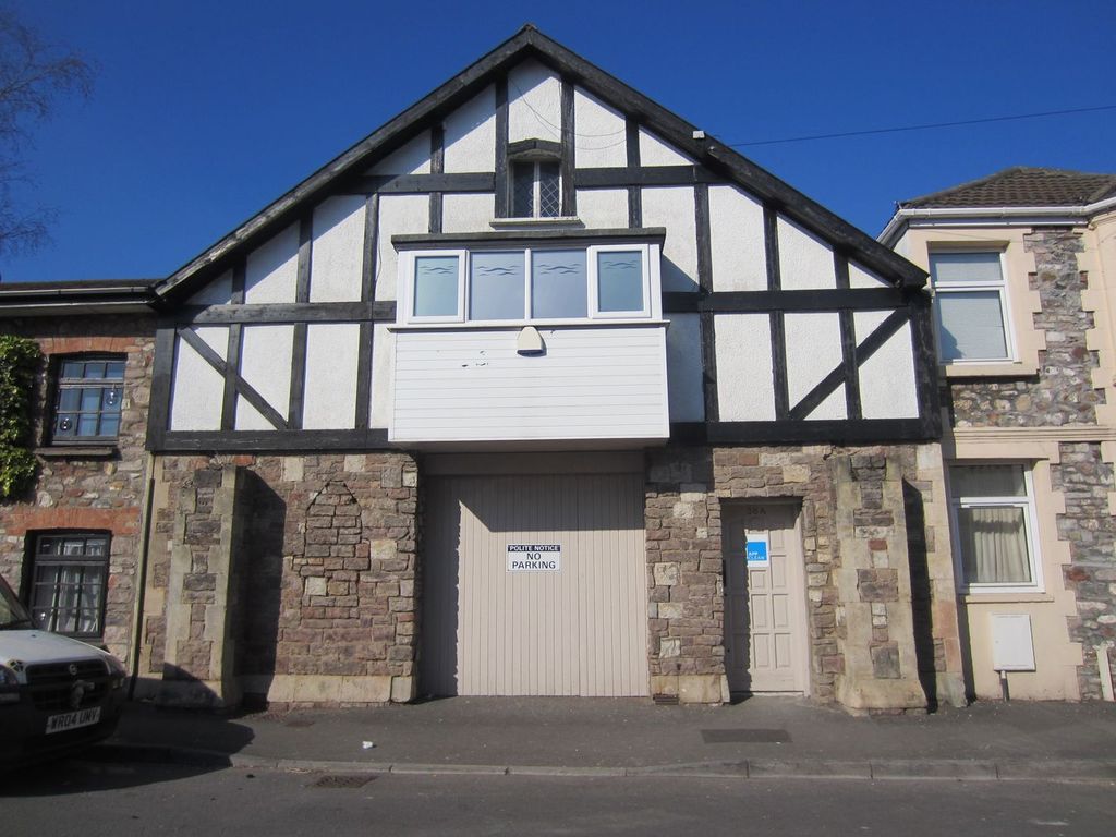 Property photo 1 of 18