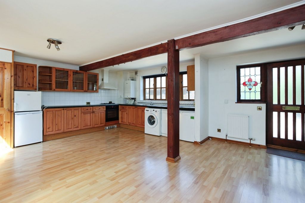 Property photo 2 of 16 Photo