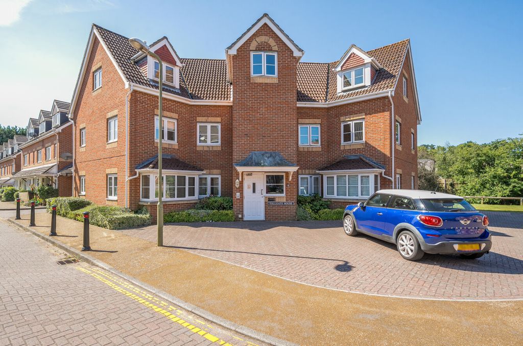 Property photo 1 of 12 1486300-16-6A4cc7...
