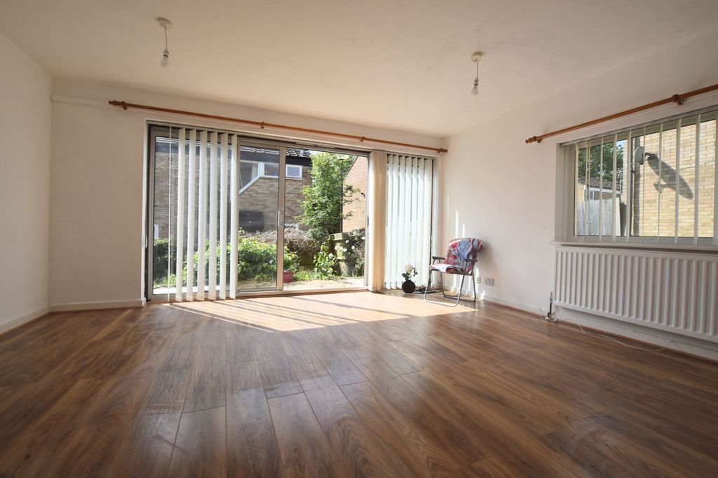 Property photo 3 of 14 15 Buckingham Gate Lounge 2
