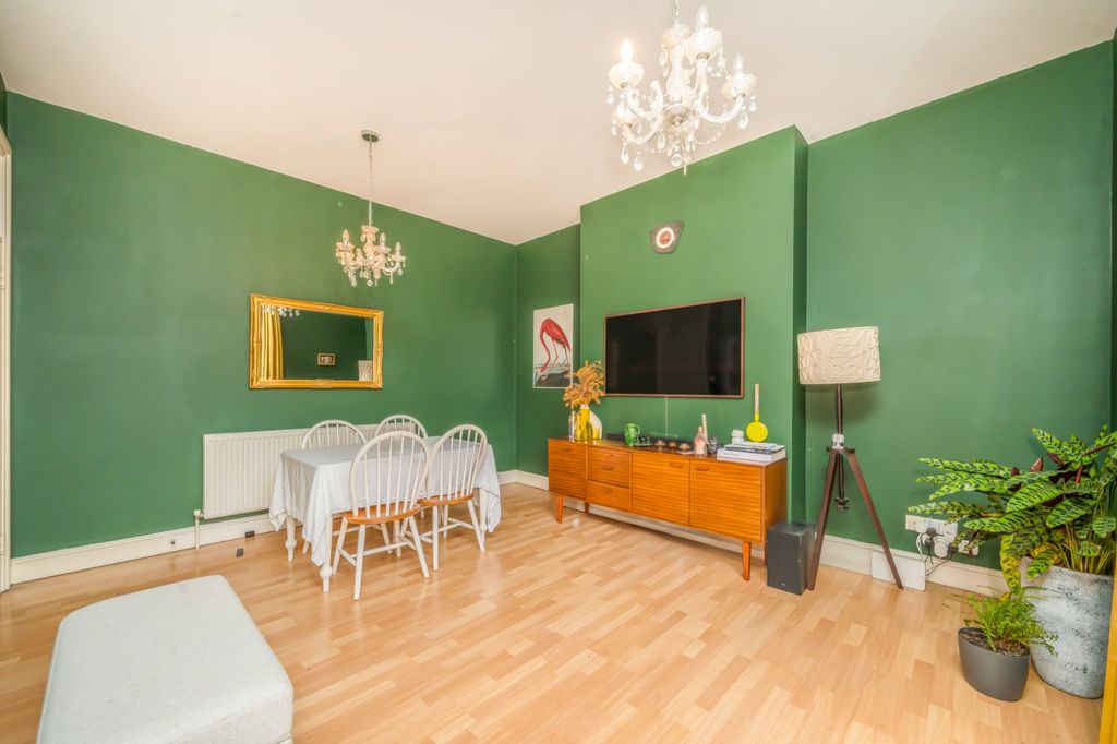 Property photo 3 of 7 Reception