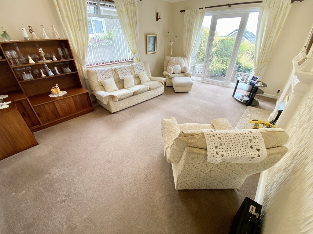 Property photo 2 of 16 Lounge