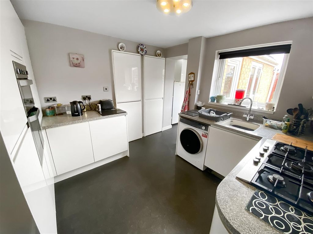 Property photo 1 of 12 Kitchen.Jpg