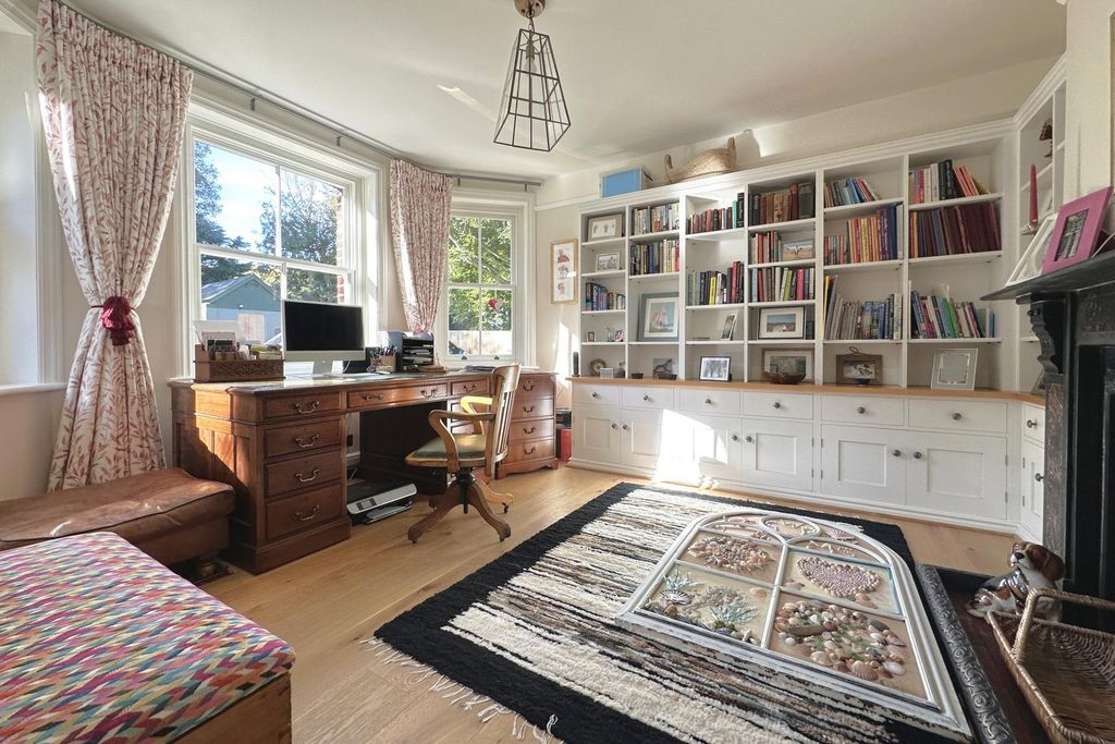 Property photo 2 of 35 Photo 4