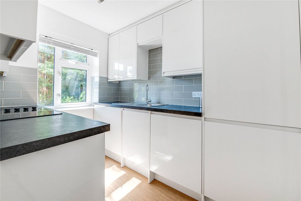 Property photo 2 of 10 Kitchen