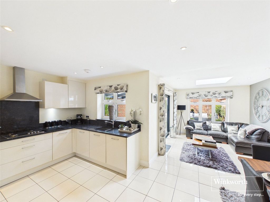 Additional image 17 of 5 bed town house for saleTutor Crescent, Earley, Reading RG6