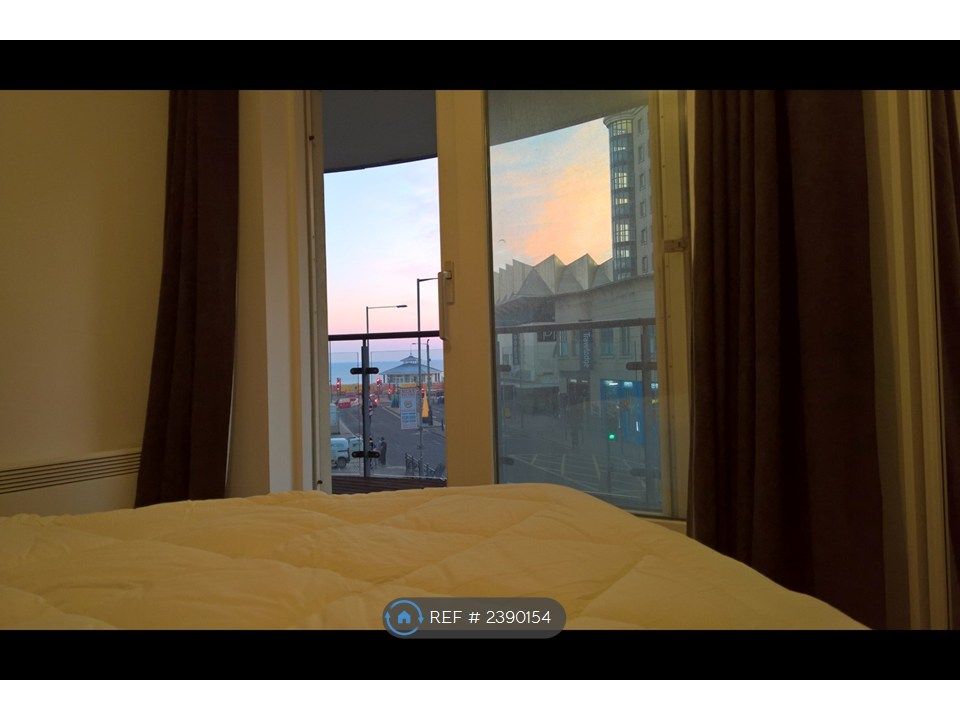 Property photo 1 of 31 1st Bedroom Sea-View From Kingsize Storage Bed