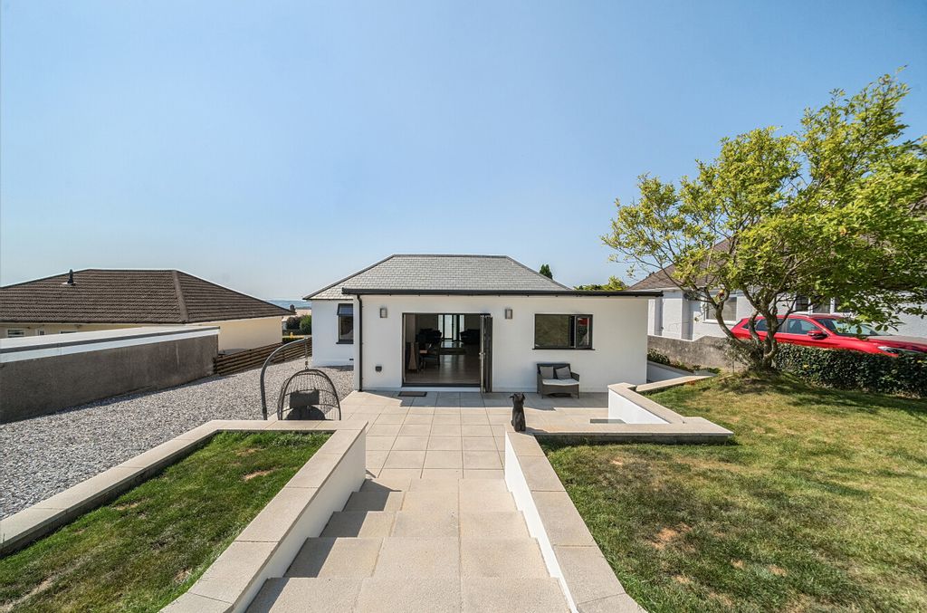 Property photo 3 of 18 1339869-5-689B758...