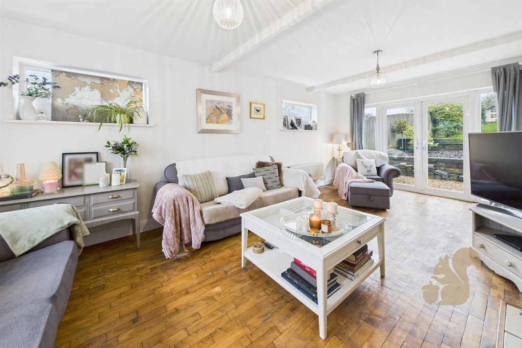 Property photo 3 of 44 Lounge