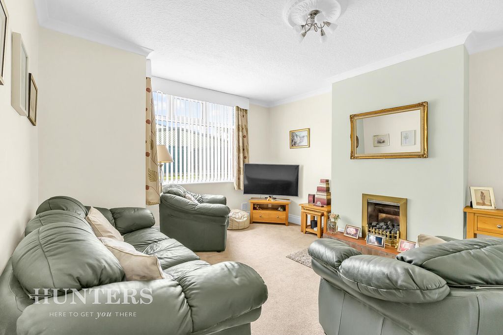 Property photo 2 of 22 Living Room