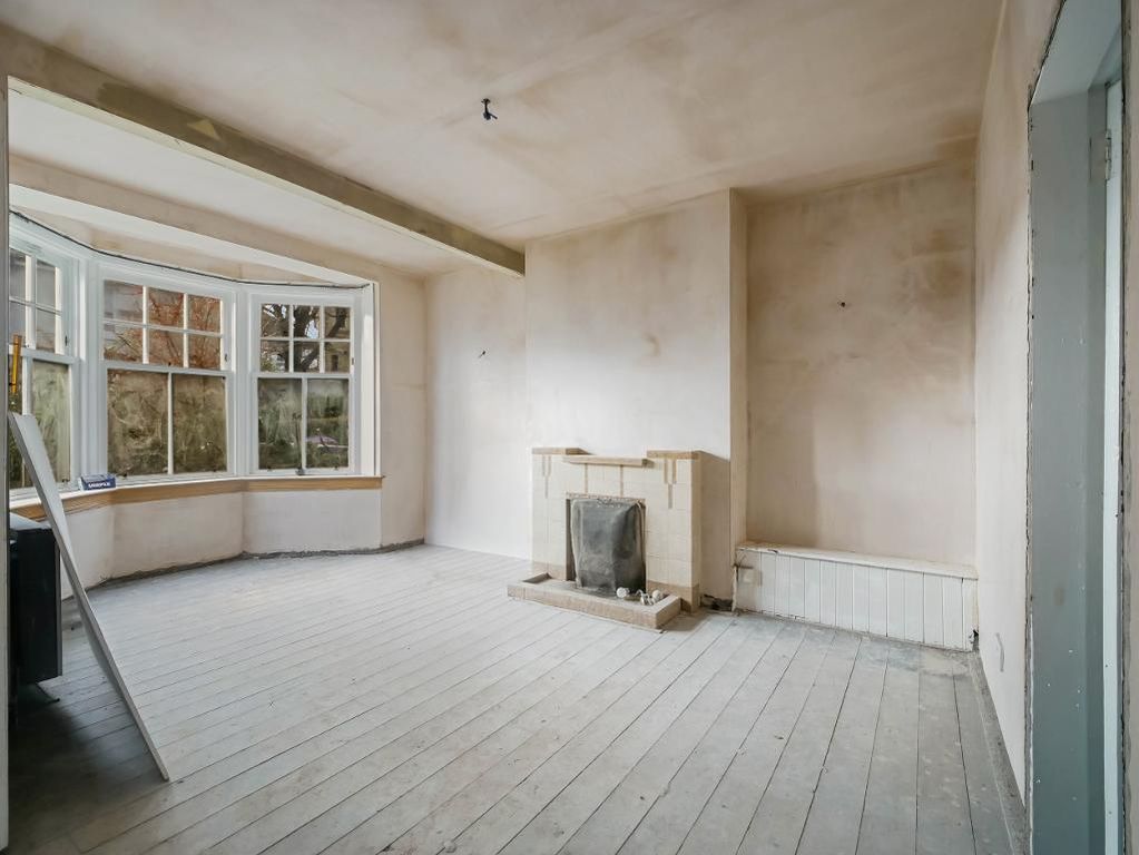 Property photo 2 of 21 Livingroom