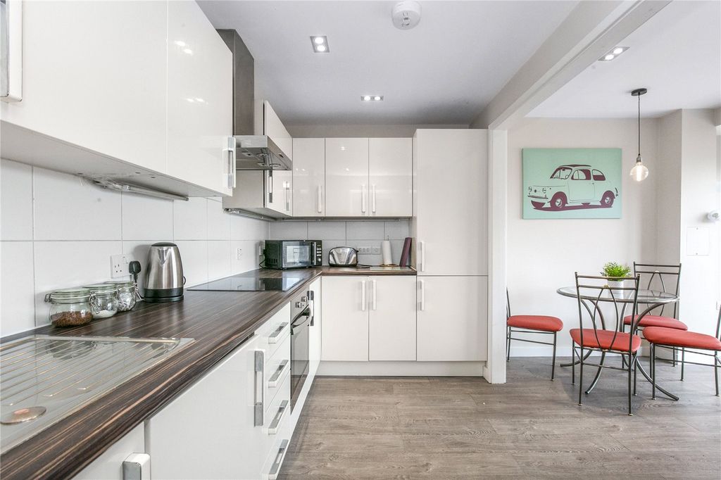 Property photo 2 of 11 Reception/Kitchen