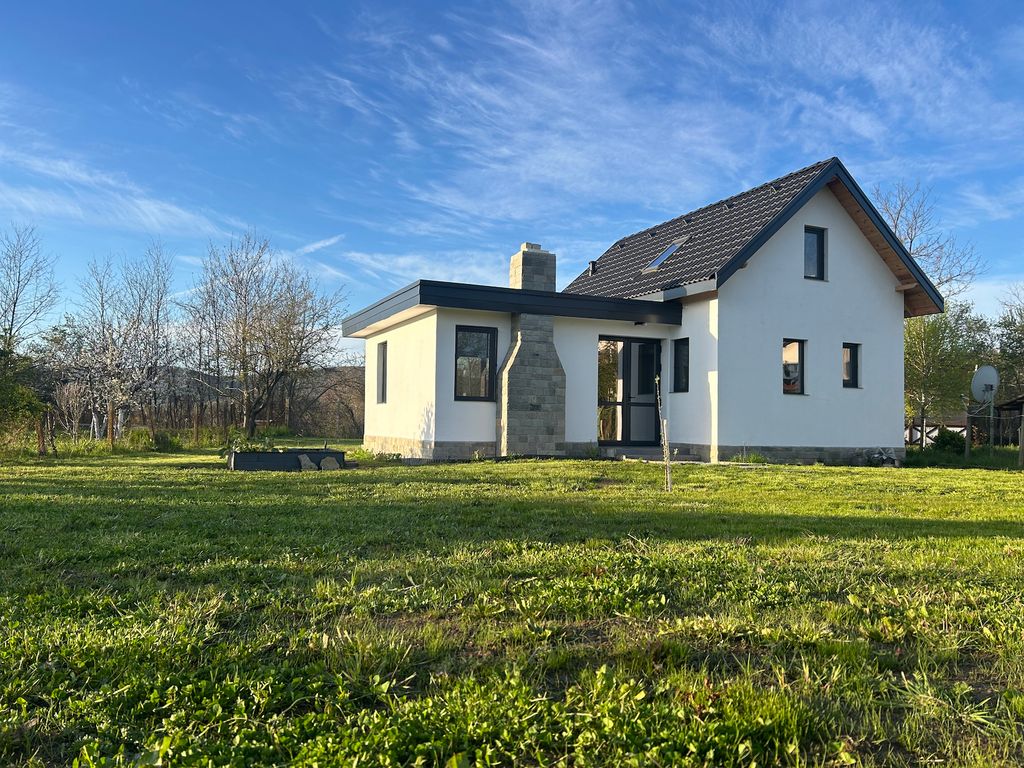 Property photo 2 of 21