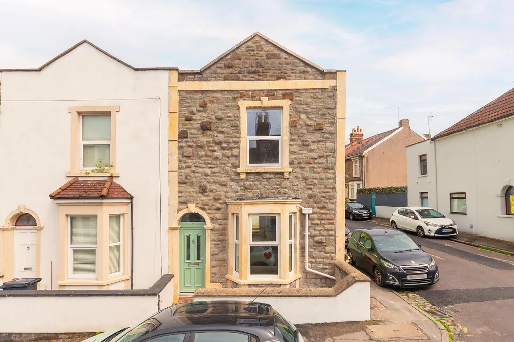 House in Bristol, St George - More