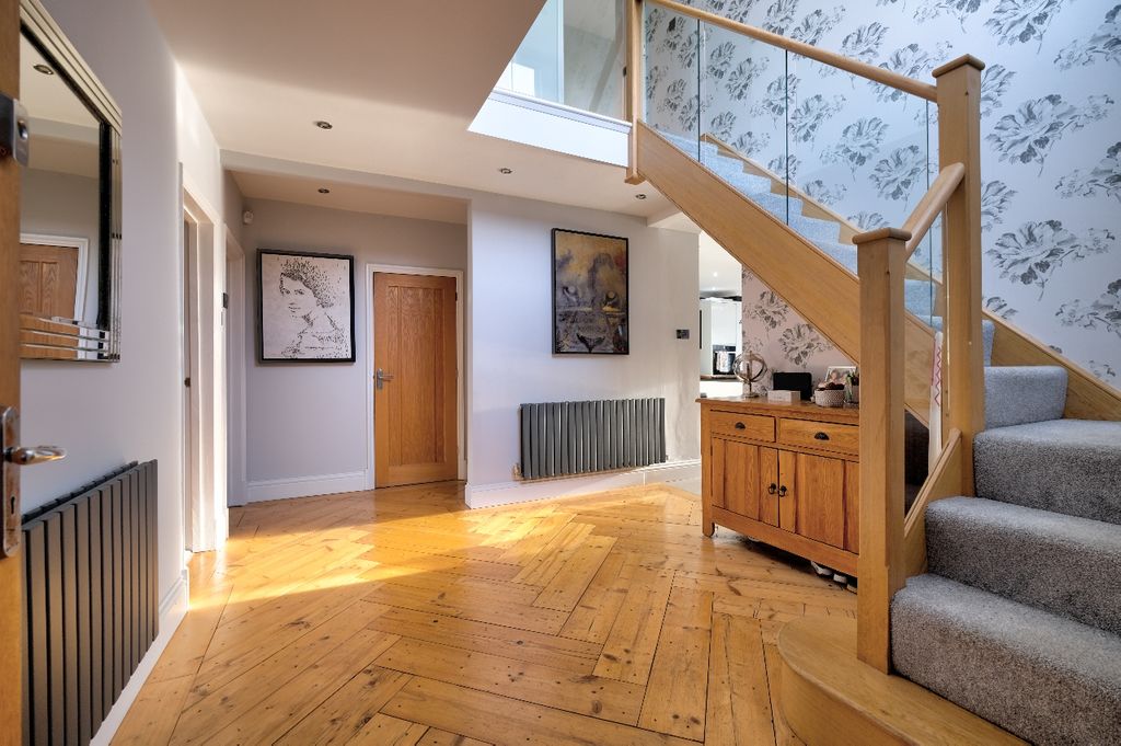 Property photo 2 of 17 Hallway