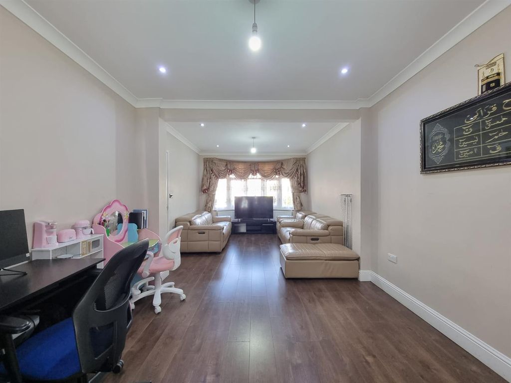 Property photo 3 of 23