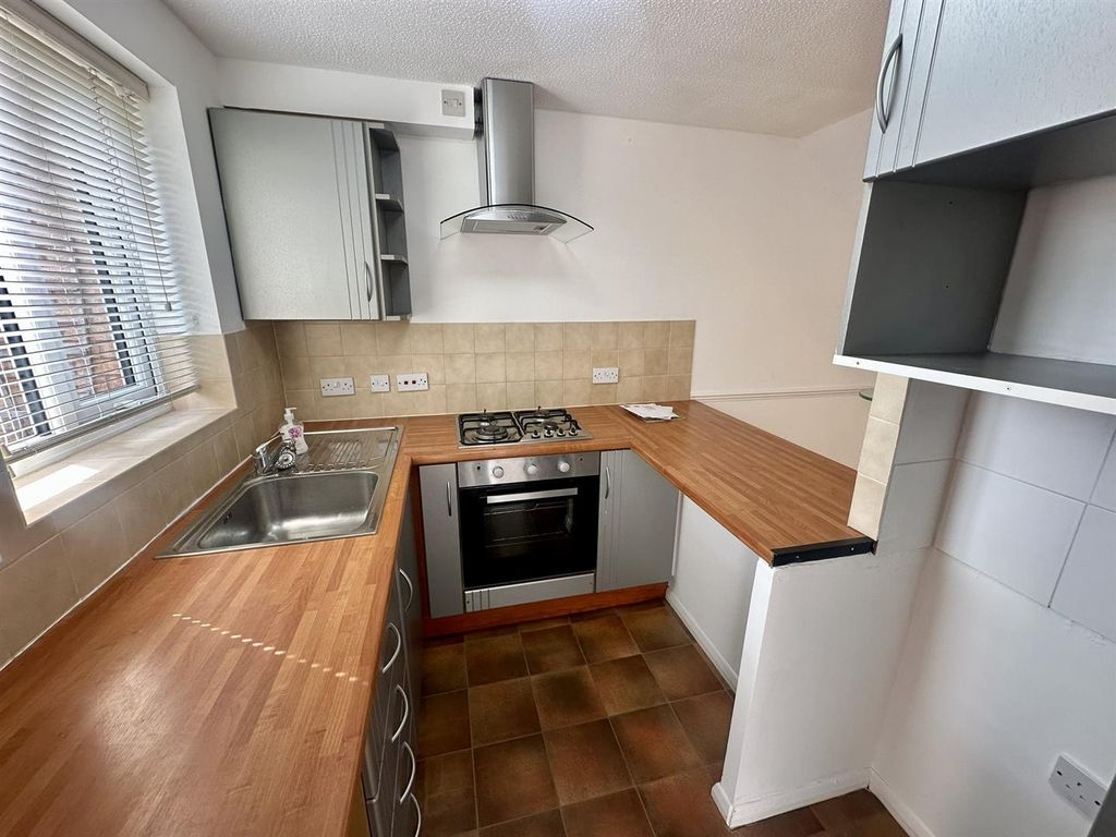 Property photo 2 of 12 Kitchen (1/3)