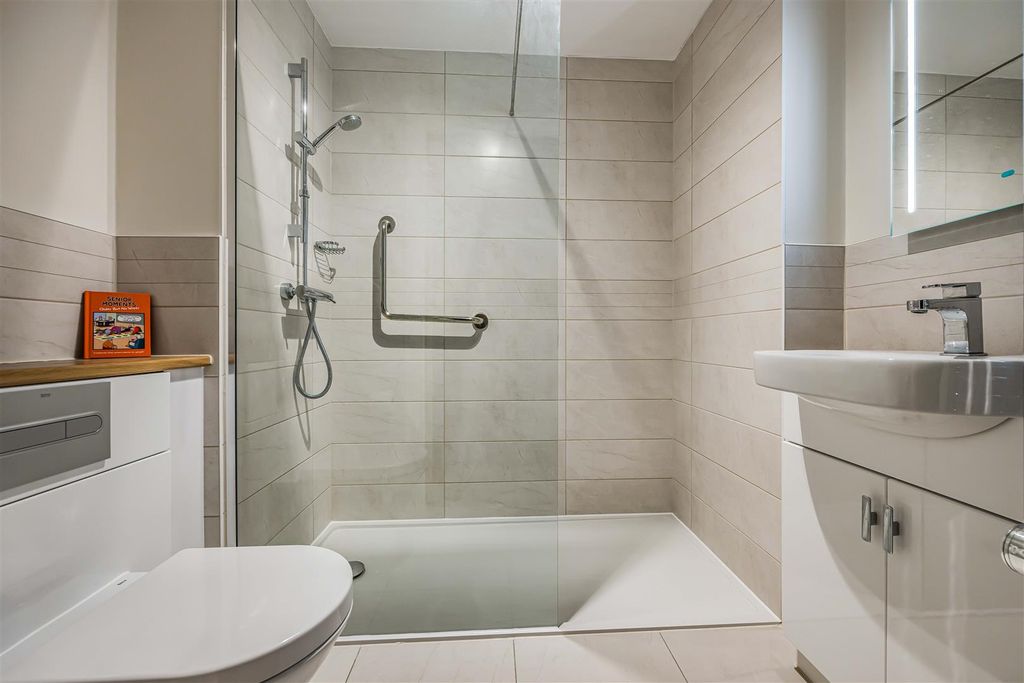 Property photo 2 of 16 45 Shilling Place, Stakes Road, Waterlooville-Smal