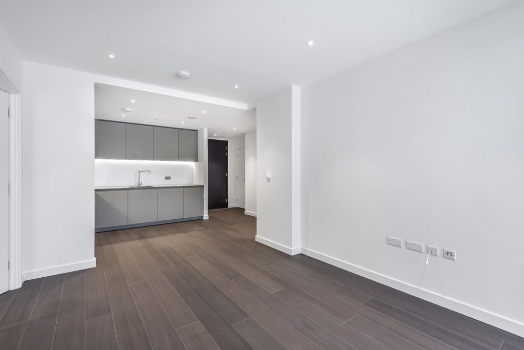 Property photo 3 of 17 Reception