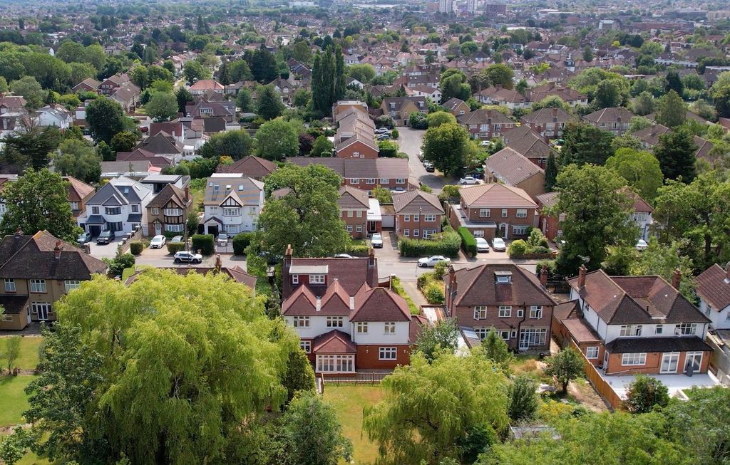 Property photo 2 of 34