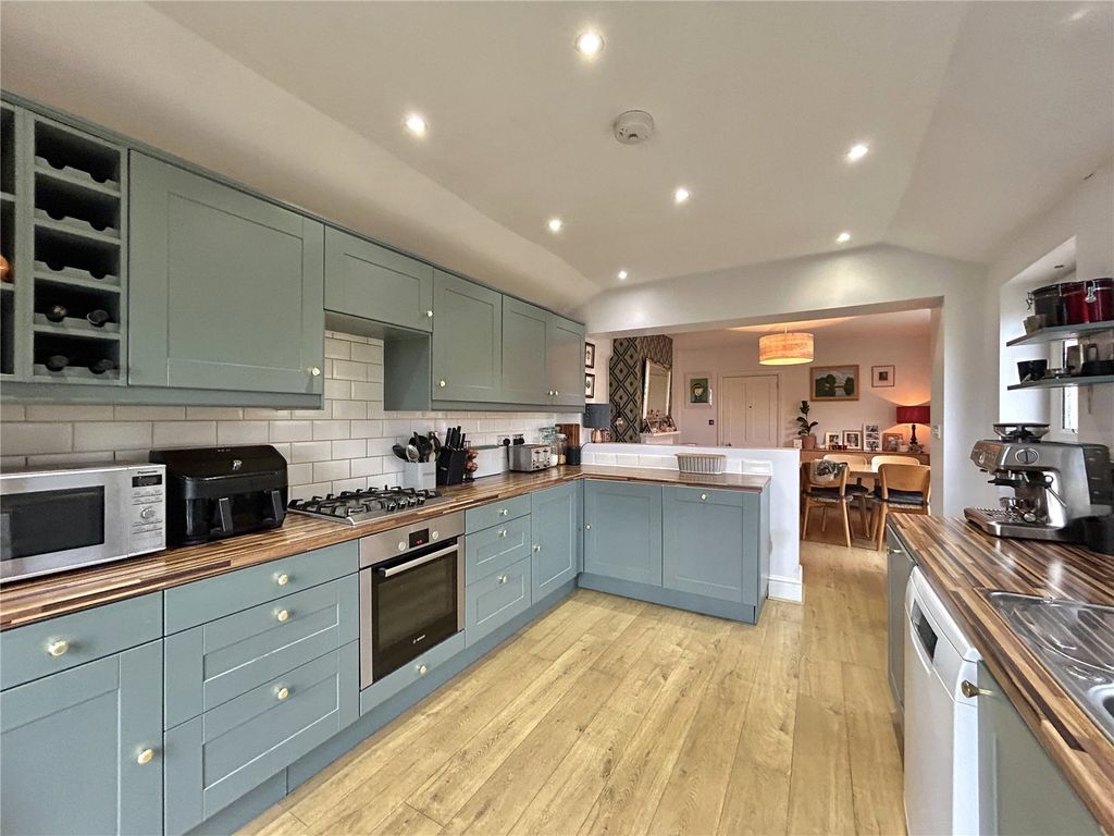 Property photo 2 of 20 Picture No. 32