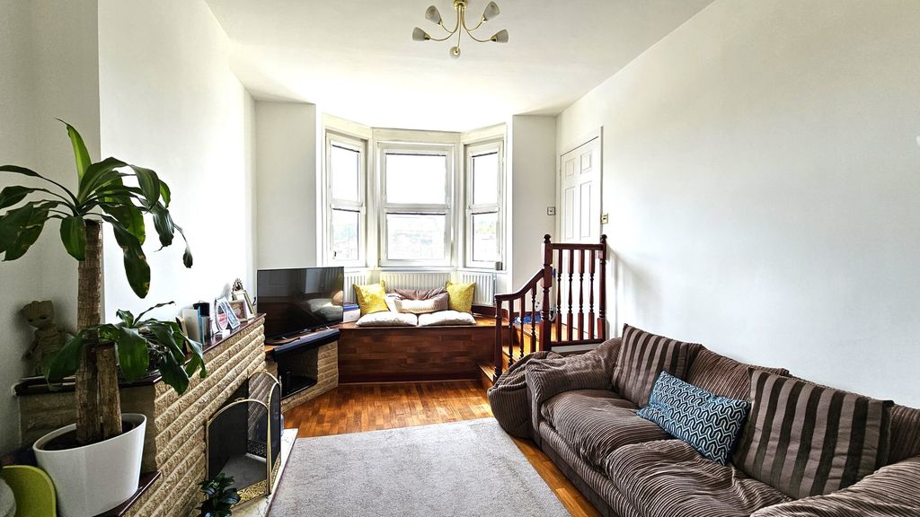 Property photo 2 of 23