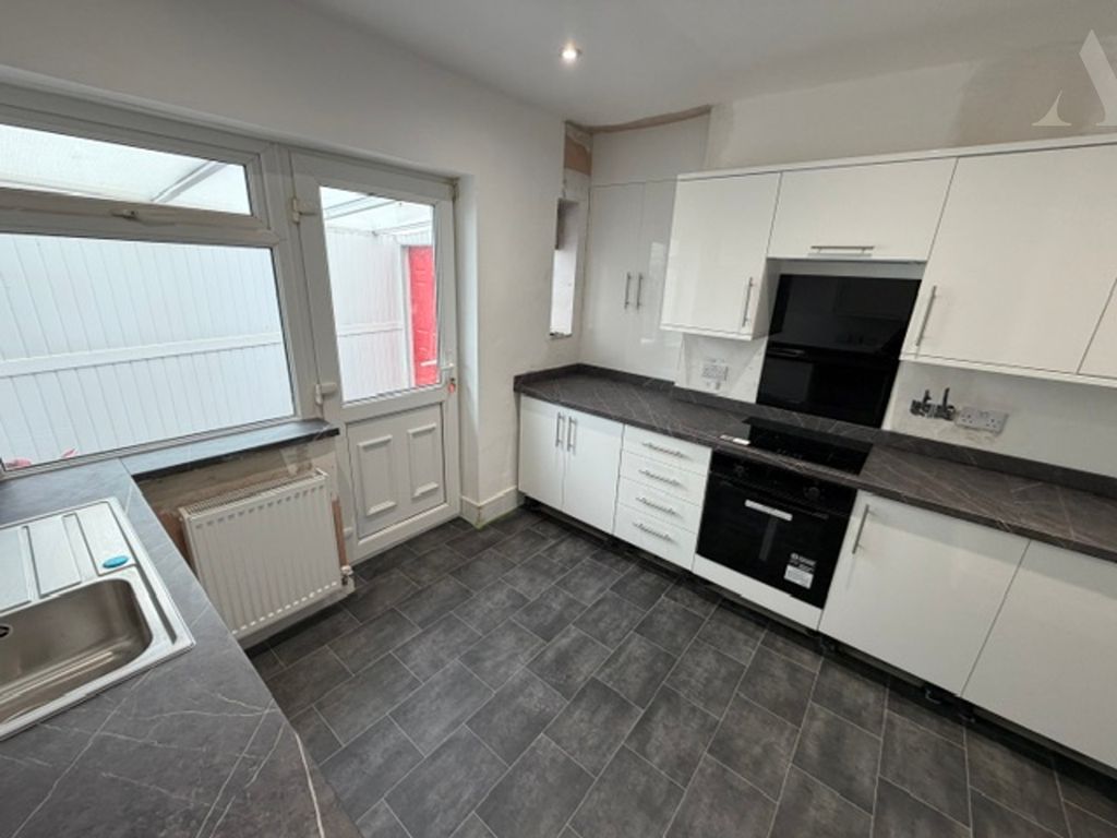 Property photo 3 of 16 33 Boyne Road Kitchen. x 2.Jpeg