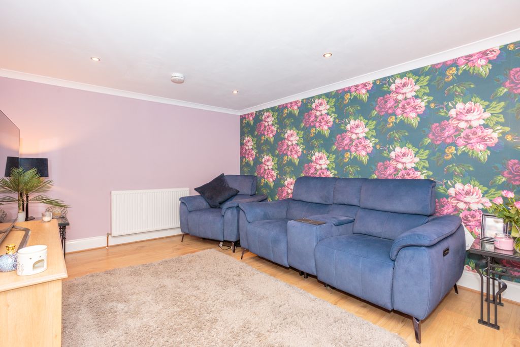 Property photo 3 of 45 Living Room