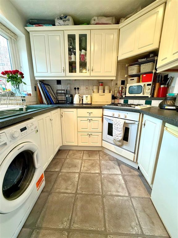 Property photo 3 of 10 Kitchen.Jpg