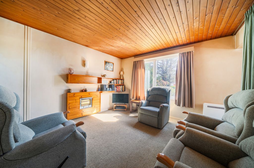 Property photo 2 of 14 1447827-13-69E8Fe...