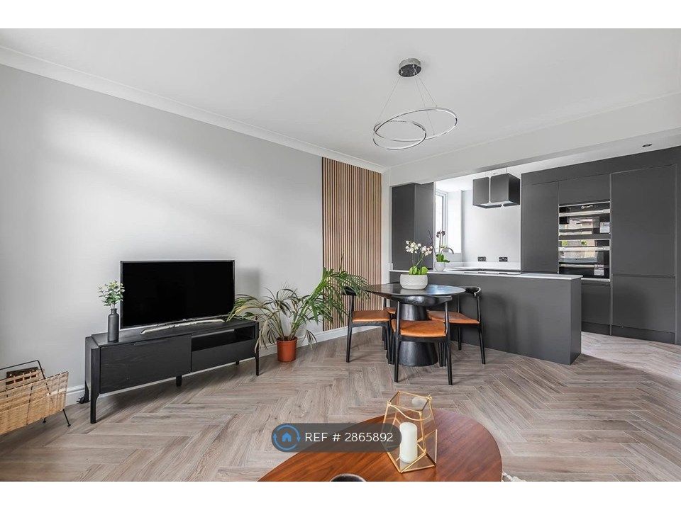 Property photo 2 of 10 Lounge/Open Plan Kitchen