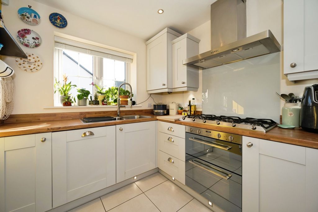 Property photo 2 of 15 Kitchen