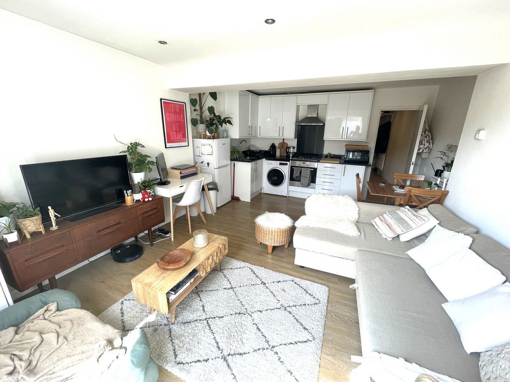 Property photo 3 of 6