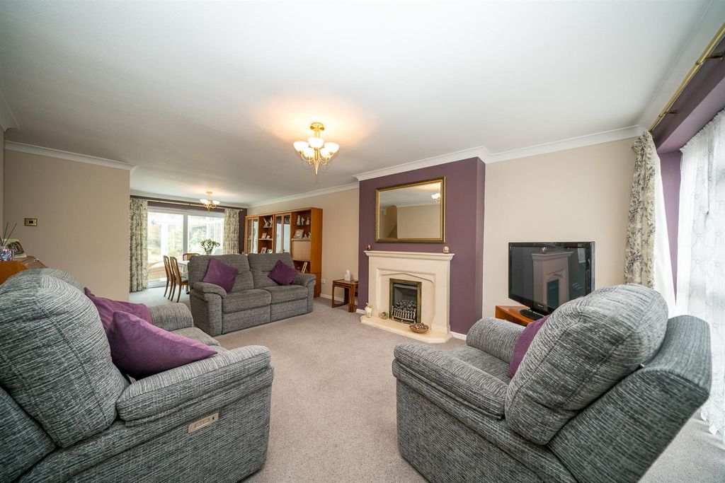 Property photo 3 of 18 48-Glebe-Close-Living-Room-1001.Jpg