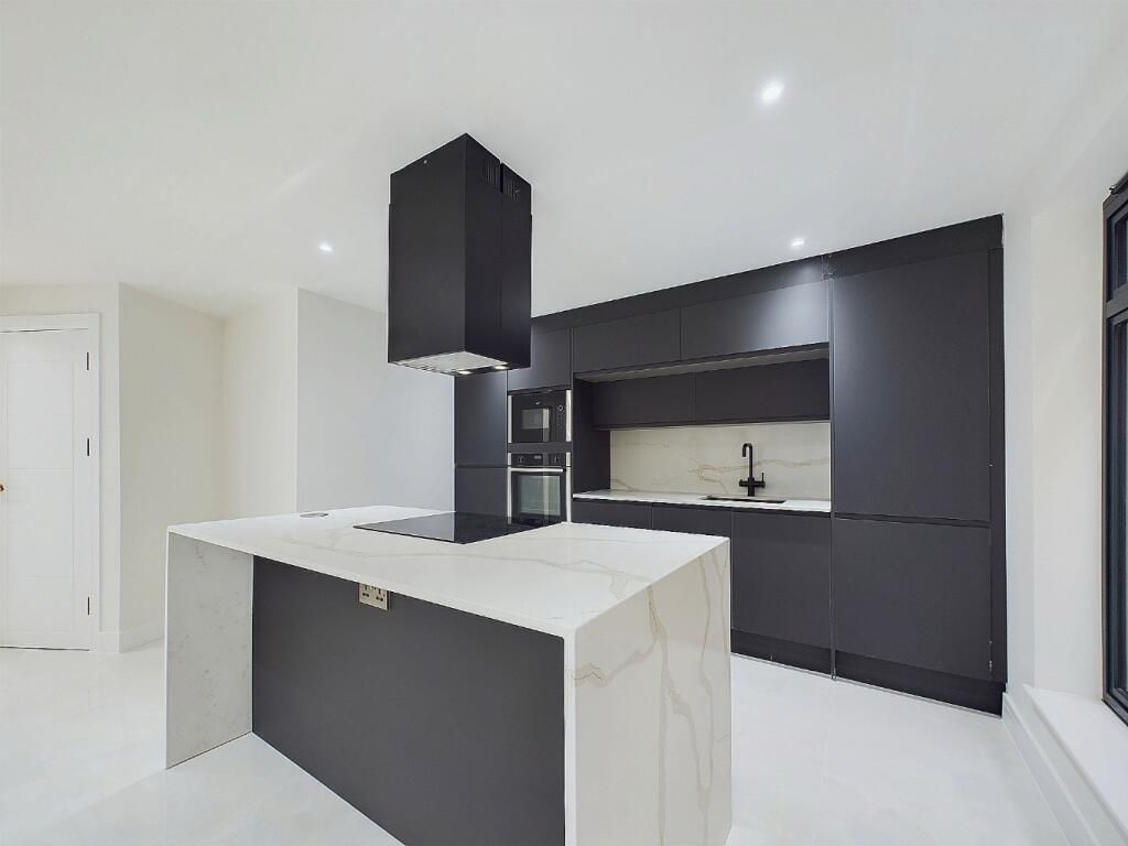 Property photo 1 of 8 Kitchen