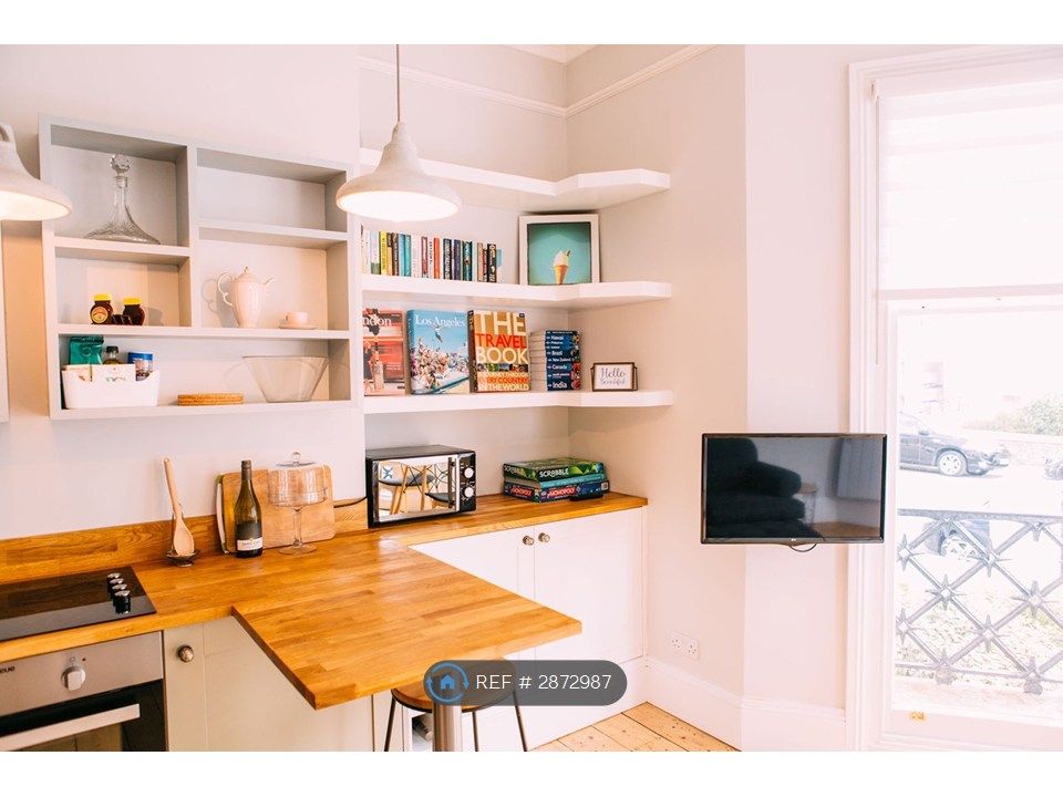 Property photo 3 of 16 Lots Of Storage &amp; Wall Mounted Tv