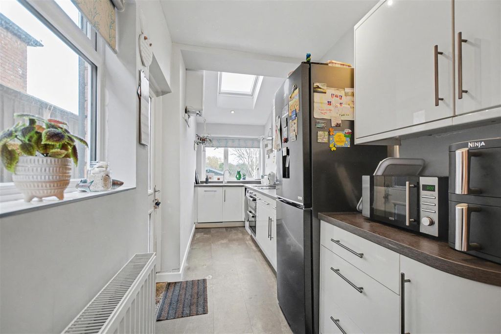 Property photo 2 of 29 Kitchen