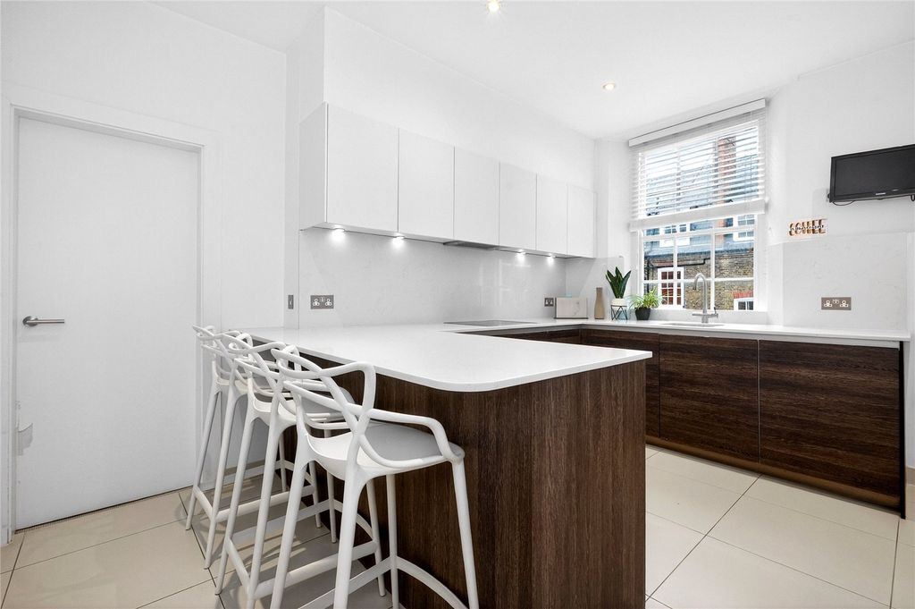 Property photo 2 of 24 Kitchen