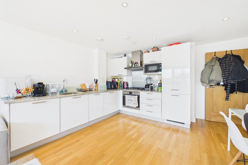 Property photo 2 of 10 Kitchen