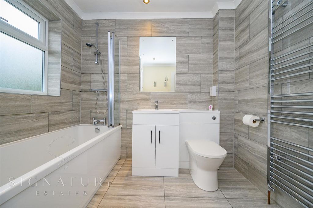 Property photo 3 of 19 Family Bathroom