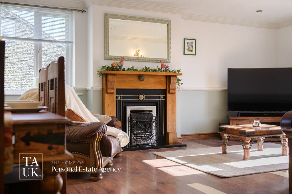 Property photo 2 of 39
