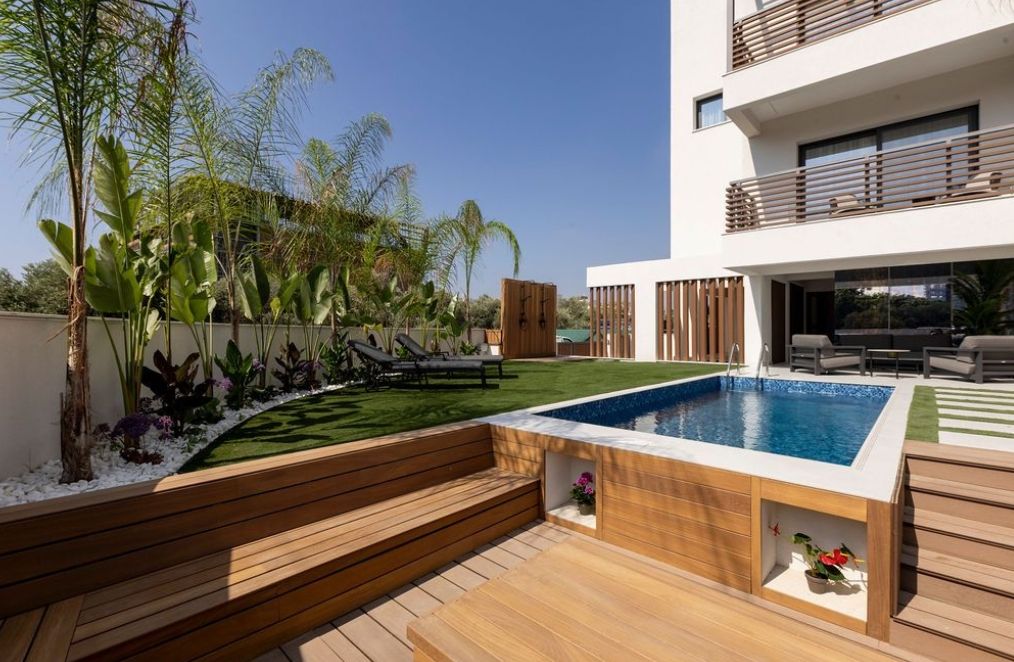 Property photo 1 of 28