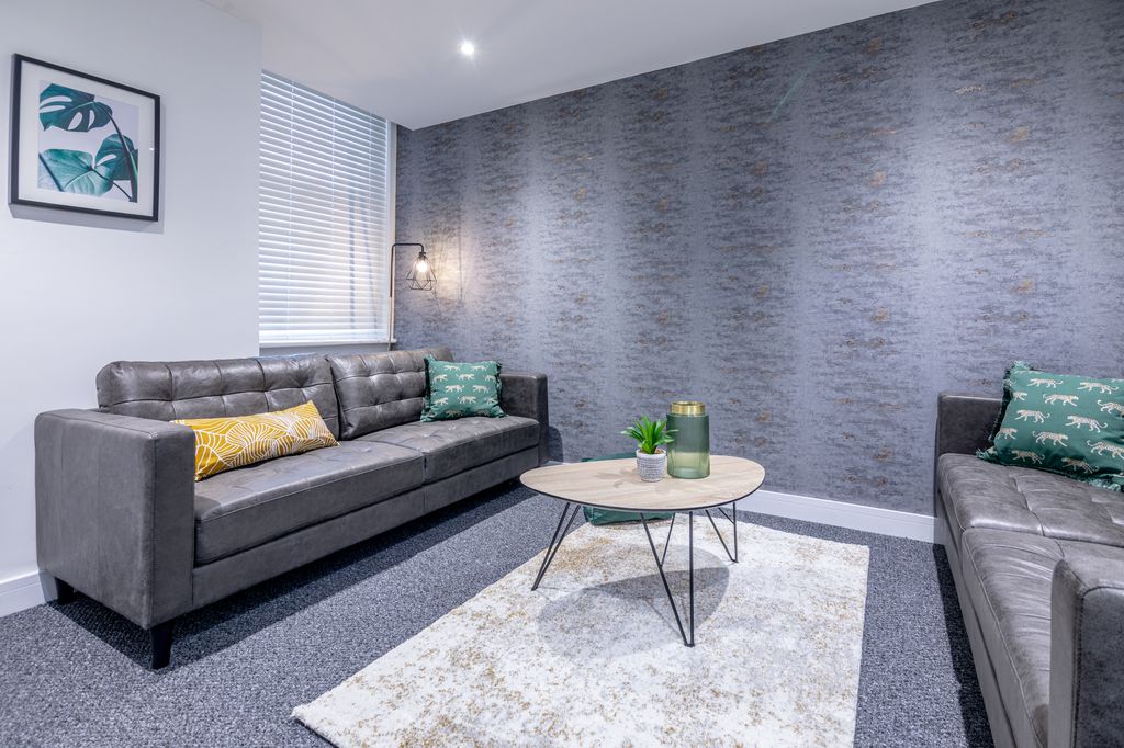 Property photo 1 of 32