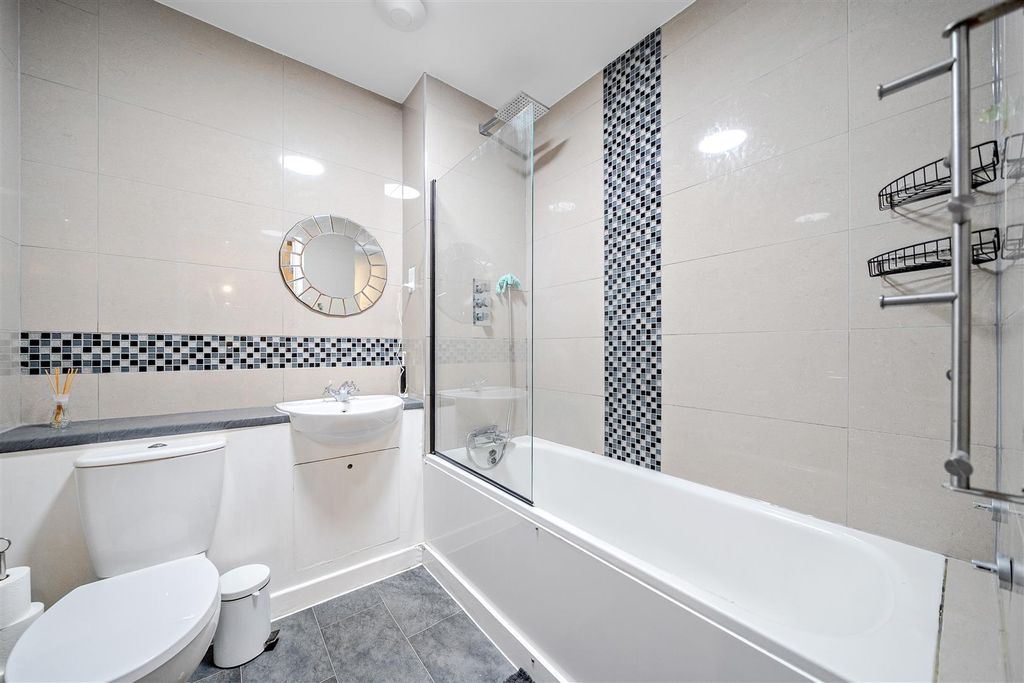 Property photo 3 of 17 1313807-4-68556dcc24Bab.Jpg