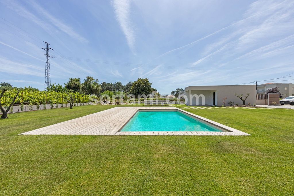 Property photo 2 of 47