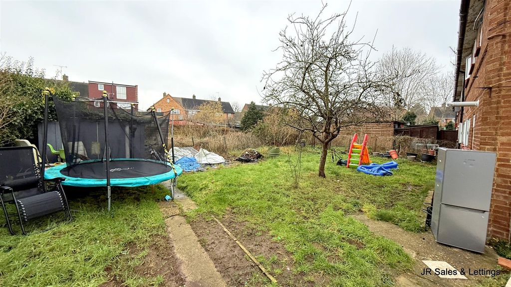 Property photo 2 of 9 Garden