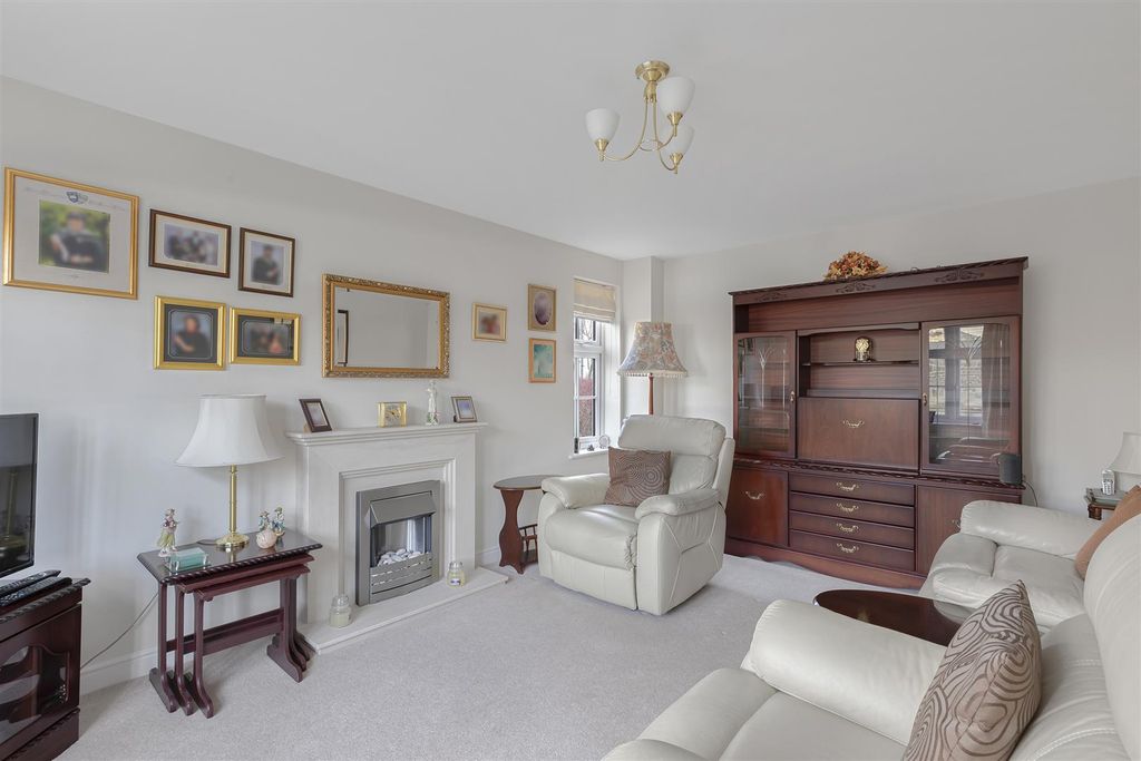 Property photo 3 of 22 Sitting Room