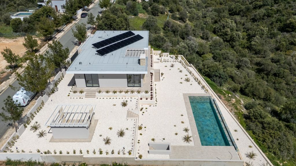 Property photo 3 of 58