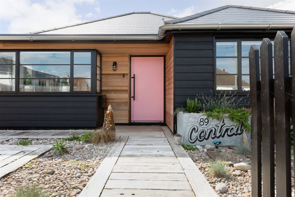 Property photo 2 of 35